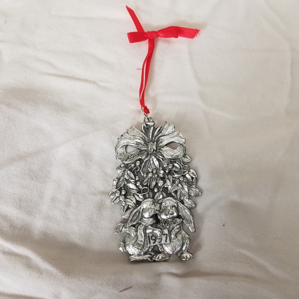 Arthur‎ Court Ornament Silver Excellent 1997 Bunnies Mistletoe Pewter